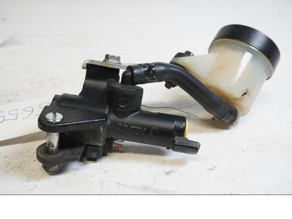 Framsidan på Bromshuvudcylinder från en Honda CBR 900 RR -1999 motorcykel.