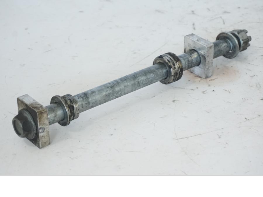 Framsidan på Axel från en Kawasaki ER-6N -2012 motorcykel.