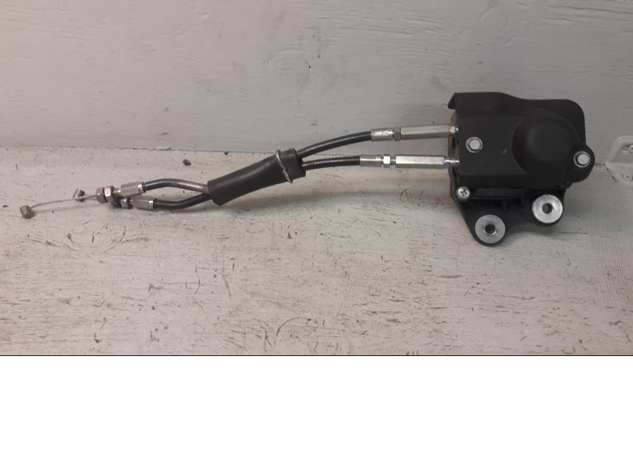 Framsidan på Avgasspjällmotor från en Triumph Daytona 675 -2009 motorcykel.