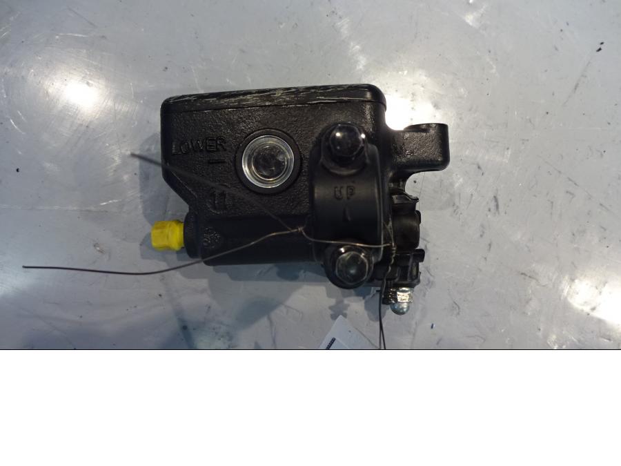 Baksidan på Bromshuvudcylinder från en Honda NC 750 S -2017 motorcykel.