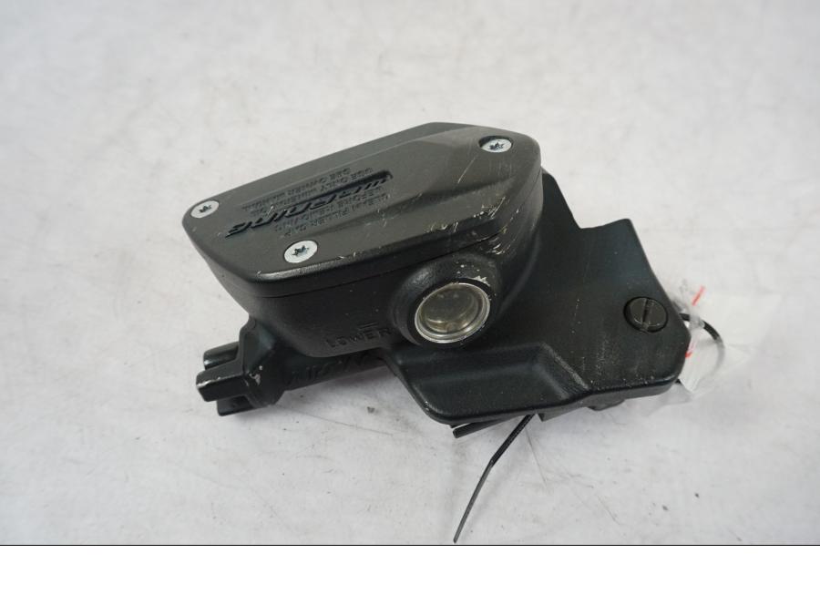 Baksidan på Kopplingshuvudcylinder från en BMW R Ninet -2017 motorcykel.