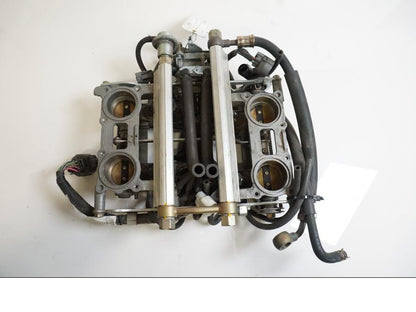 Höger sida på Spjällhus från en Honda VFR 800 -1998 motorcykel.