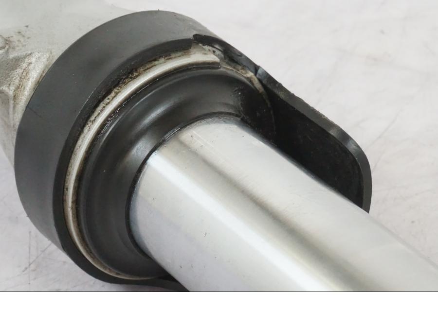 Extrabild2 på Gaffelben från en Honda NT 650 V -2002 motorcykel.