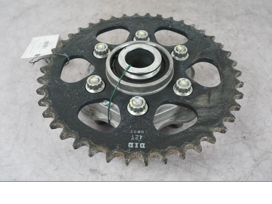 Framsidan på Drevfäste från en Ducati Multistrada V4 -2024 motorcykel.