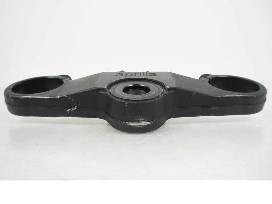 Snett uppifrån på Gaffelkrona från en Aprilia RS 250 -1998 motorcykel.