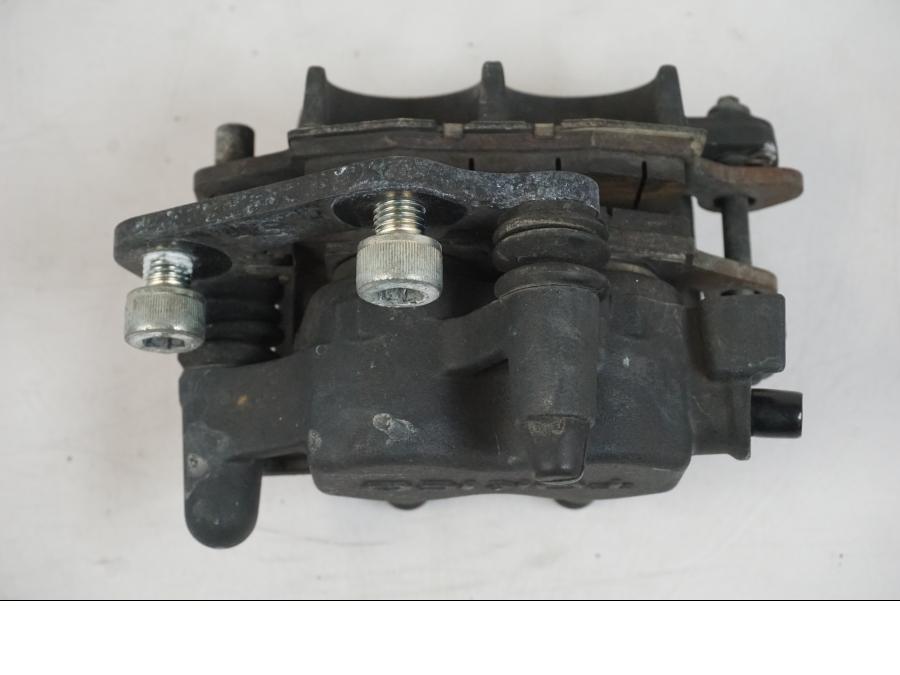 Snett nerifrån på Bromsok från en Suzuki VZR 1800 -2009 motorcykel.