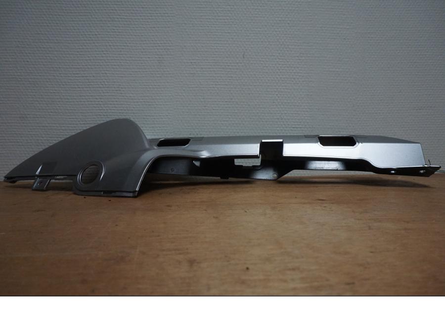 Framsidan på Bakvinge från en Yamaha FJR 1300 -2007 motorcykel.