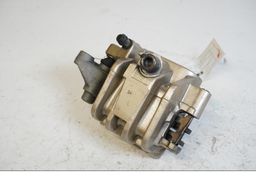 Baksidan på Bromsok från en Honda CB 600 Hornet -2005 motorcykel.