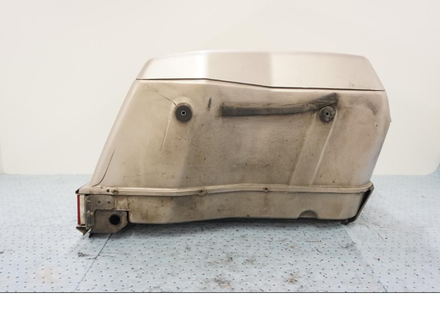 Höger sida på Sidoväska från en Honda GL 1200 -1987 motorcykel.