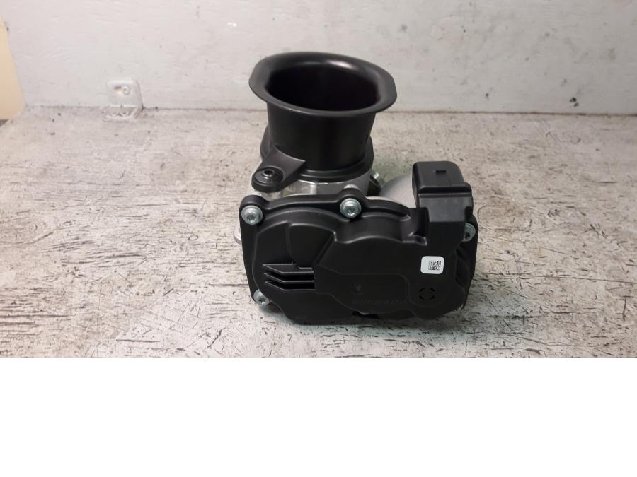 Höger sida på Spjällhus från en Ducati Multistrada 1260 -2019 motorcykel.