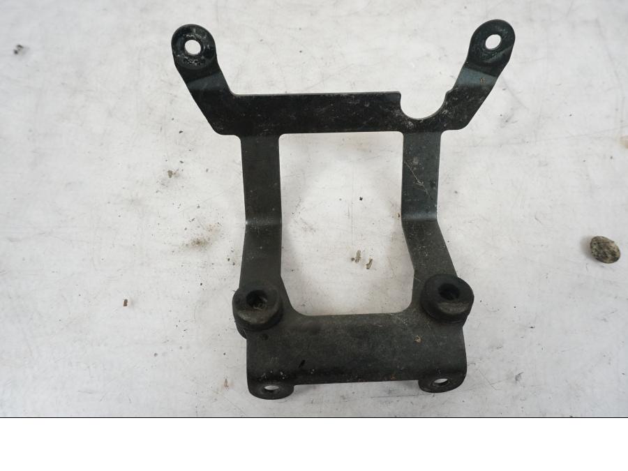 Vänster sida på Baklampfäste från en BMW R 850 R -2004 motorcykel.