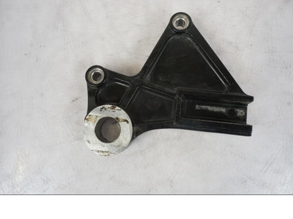 Framsidan på Bromsoksfäste från en Kawasaki ER-6N -2008 motorcykel.