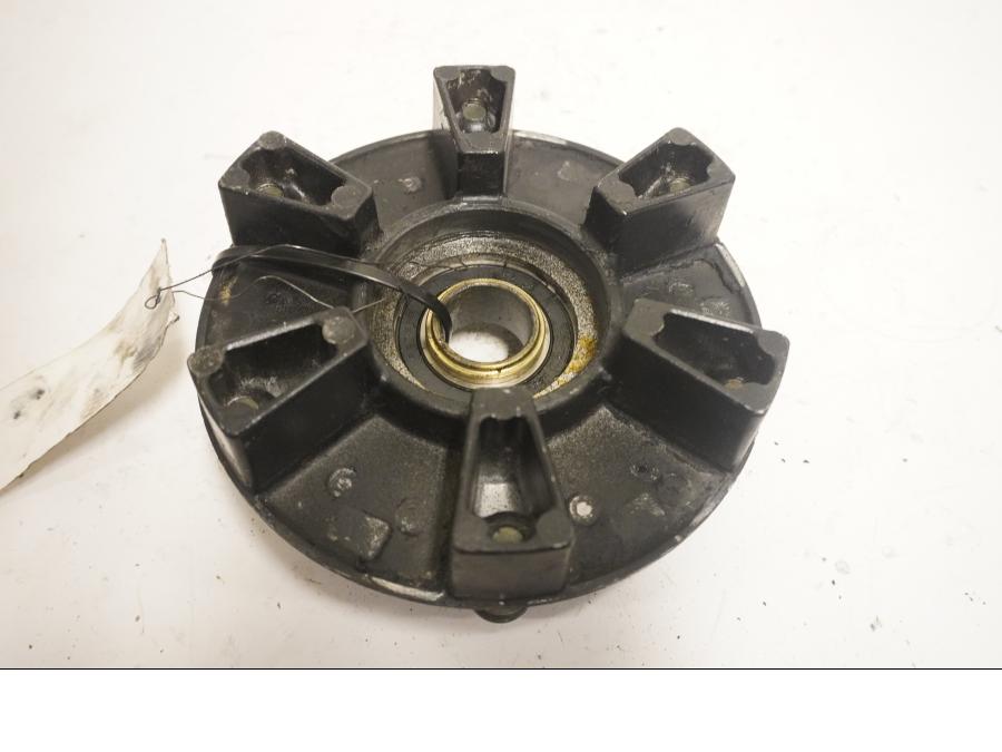 Baksidan på Drevfäste från en Yamaha YZF 1000 R -2001 motorcykel.