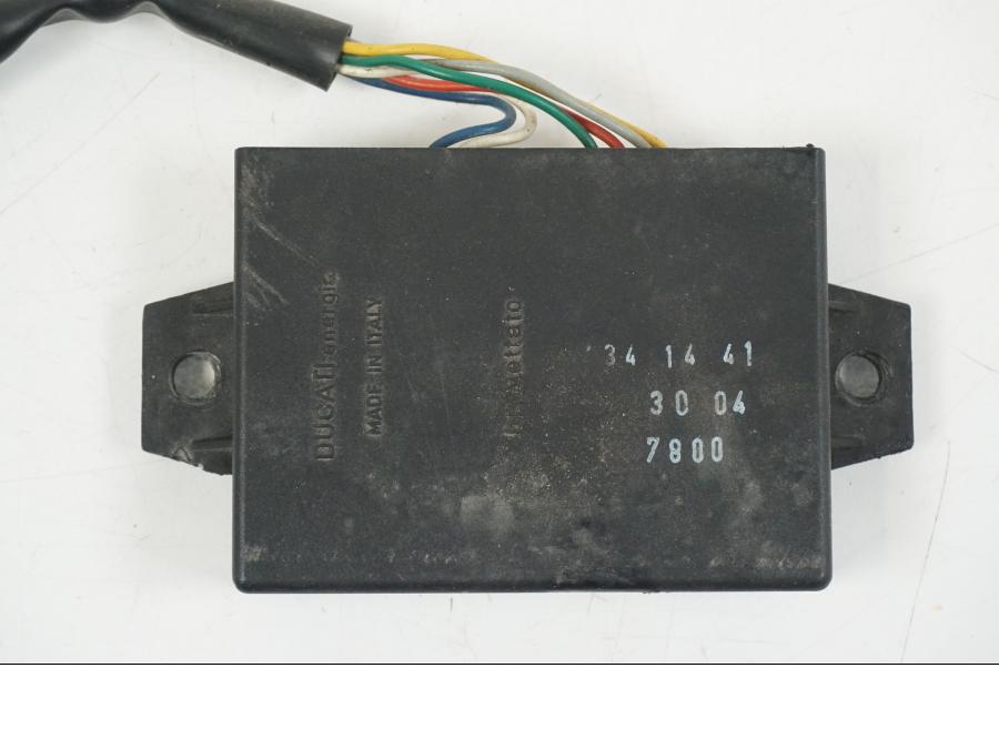 Baksidan på Avgasstyrbox från en Aprilia RS 125 -2008 motorcykel.