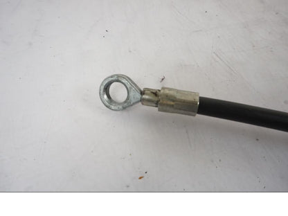 Snett uppifrån på Kopplingsvajer från en H-D Softail Sport Glide FLSB -2022 motorcykel.