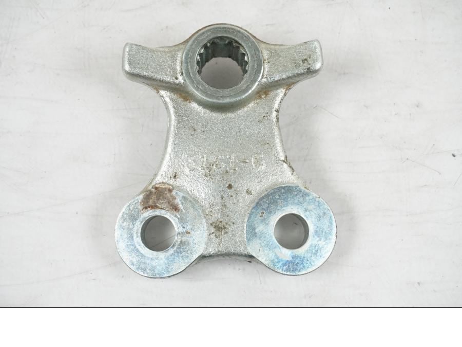 Framsidan på Styrplatta från en Suzuki LTA 750 XP E -2009 motorcykel.