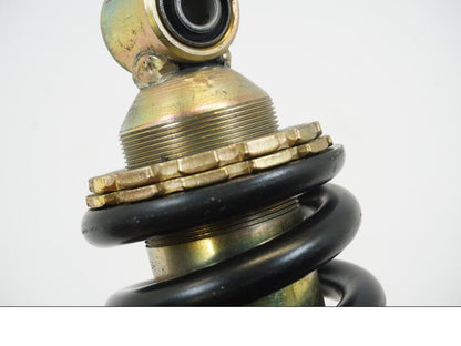 Snett uppifrån på Stötdämpare från en Suzuki VL 1500 -2002 motorcykel.