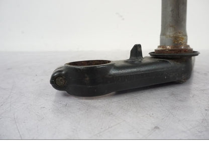 Snett nerifrån på Gaffelkrona från en Honda VTR 1000 F -1997 motorcykel.