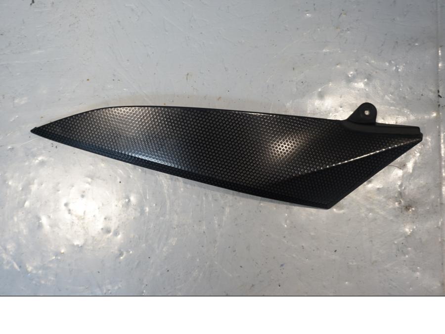 Framsidan på Bensintankskåpa från en Yamaha YZF 1000 R1 -2006 motorcykel.