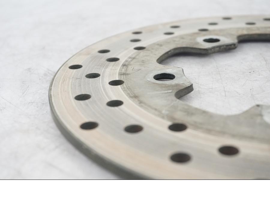 Baksidan på Bromsskiva från en Suzuki TL 1000 S -1997 motorcykel.