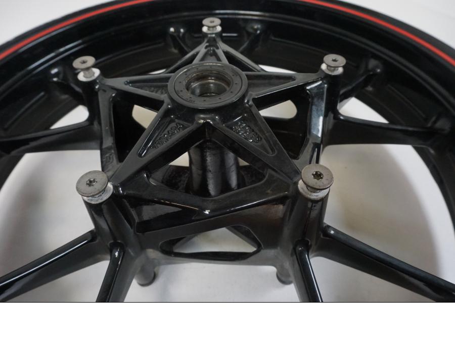 Extrabild1 på Fälg från en BMW S 1000 R -2019 motorcykel.