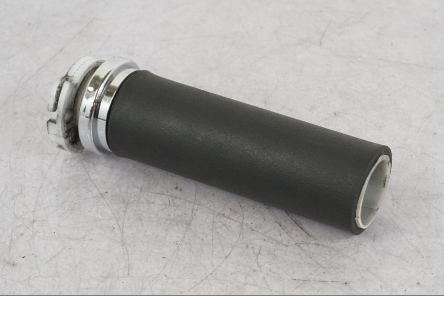 Baksidan på Gasreglage från en Suzuki VZ 800 -2000 motorcykel.