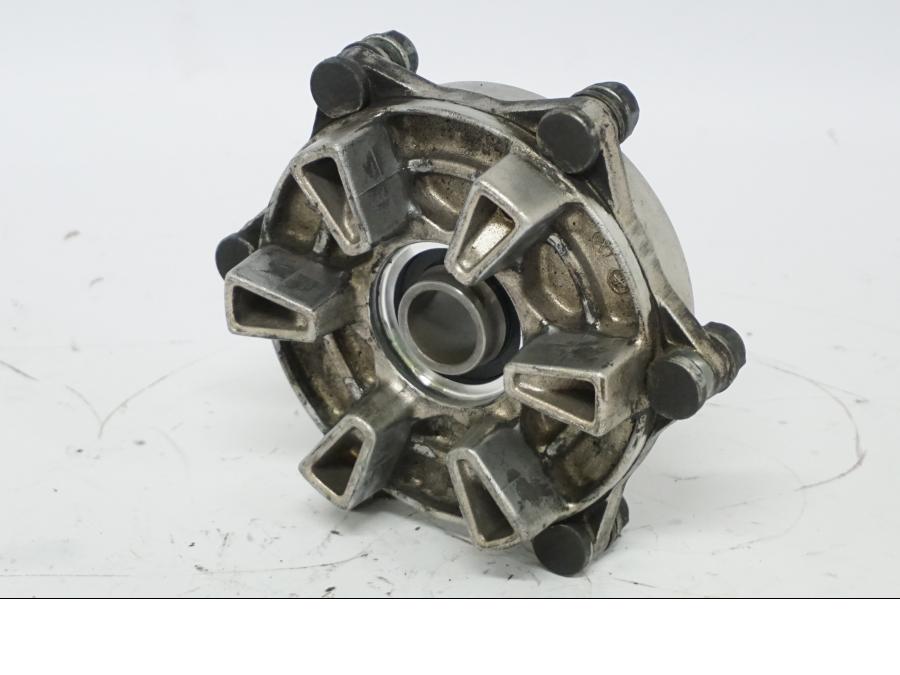 Höger sida på Drevfäste från en Honda CBR 900 RR -2002 motorcykel.