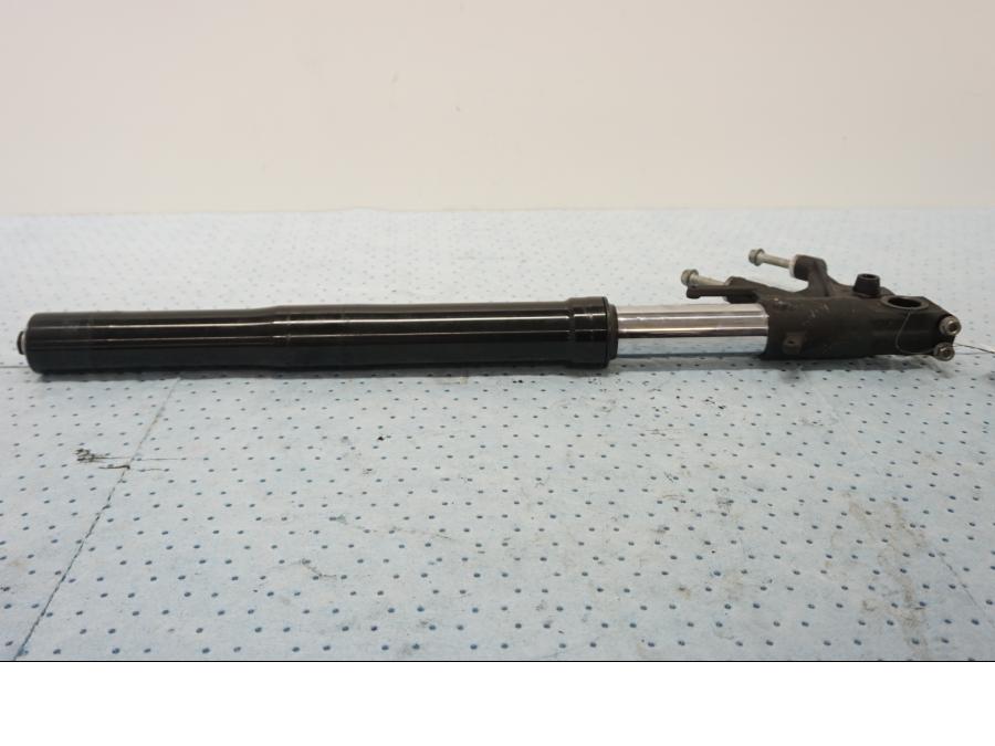 Baksidan på Gaffelben från en Honda CBR 1000 RR -2011 motorcykel.