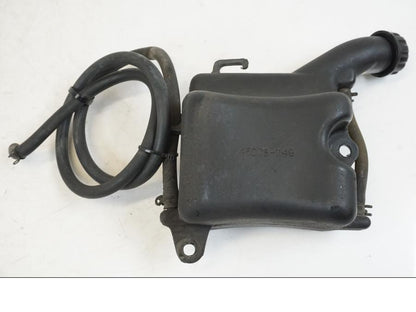 Framsidan på Vattenxpansionskärl från en Kawasaki VN 800 -2000 motorcykel.