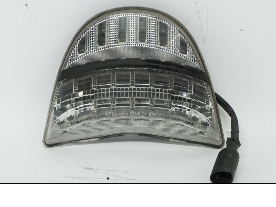 Framsidan på Baklampa från en Honda CBR 900 RR -2002 motorcykel.