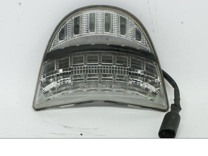 Framsidan på Baklampa från en Honda CBR 900 RR -2002 motorcykel.