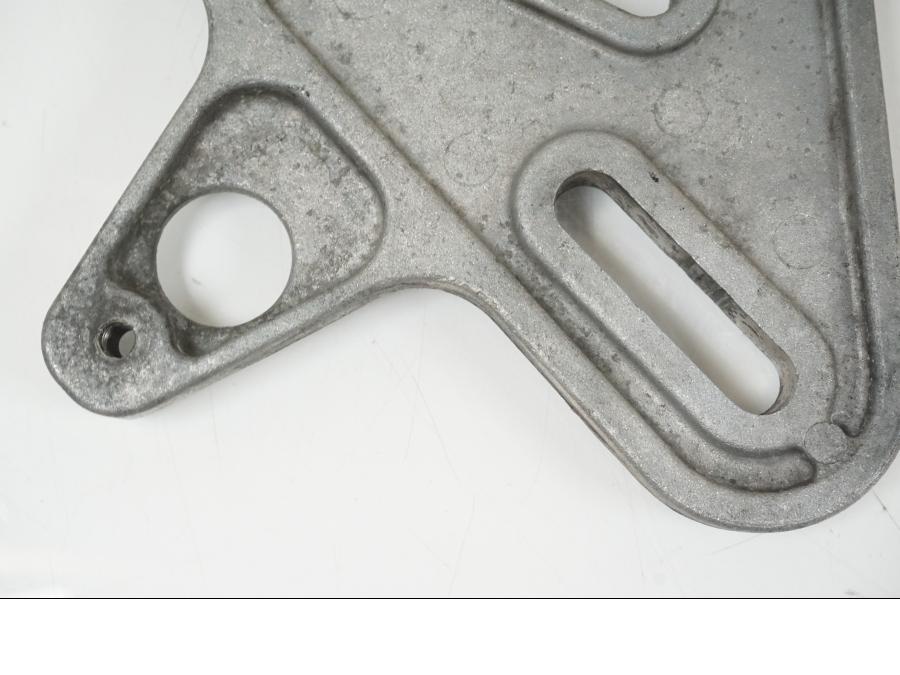 Extrabild1 på Bromsoksfäste från en Aprilia RS 125 -2008 motorcykel.