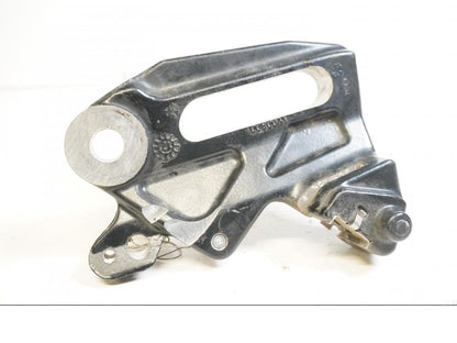 Baksidan på Bromsoksfäste från en KTM 125 Duke -2017 motorcykel.