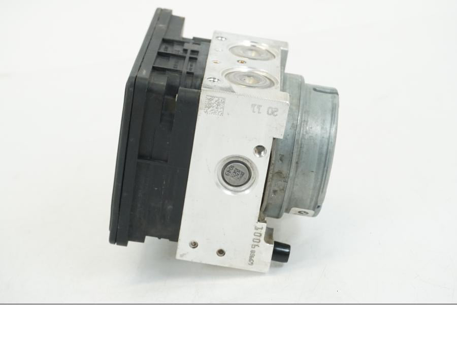 Baksidan på ABS Modulator från en BMW R 1250 GS -2019 motorcykel.