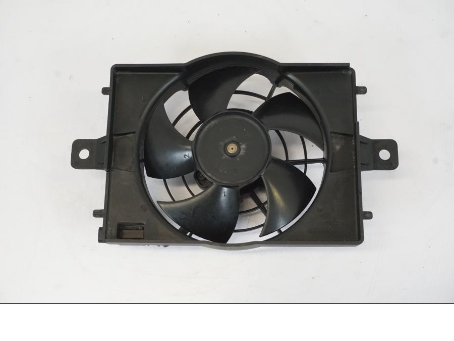 Framsidan på Vattenkylfläkt från en BMW R 1250 GS -2019 motorcykel.