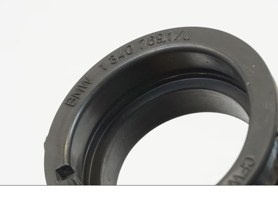 Snett uppifrån på Insug från en BMW R 1150 R -2002 motorcykel.