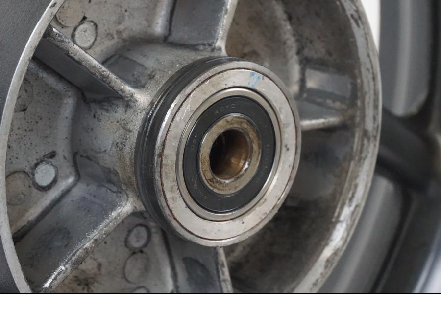 Extrabild2 på Fälg från en Honda CB 750 -1996 motorcykel.