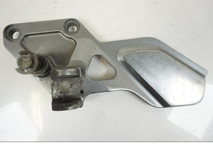 Baksidan på Fotpinnefäste från en Kawasaki ZZR 1100 -1994 motorcykel.