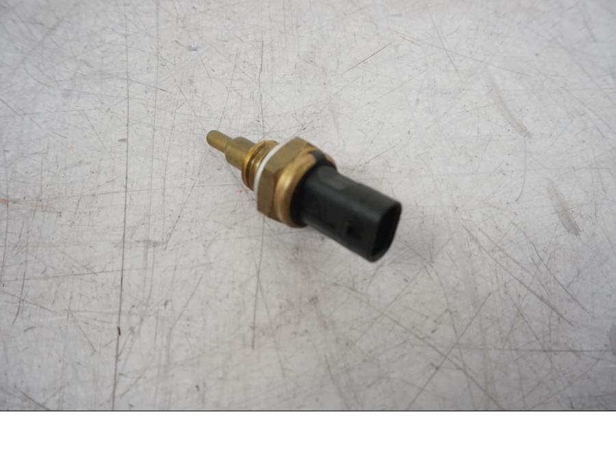 Framsidan på Vattentermostatgivare från en BMW F 750 GS -2020 motorcykel.