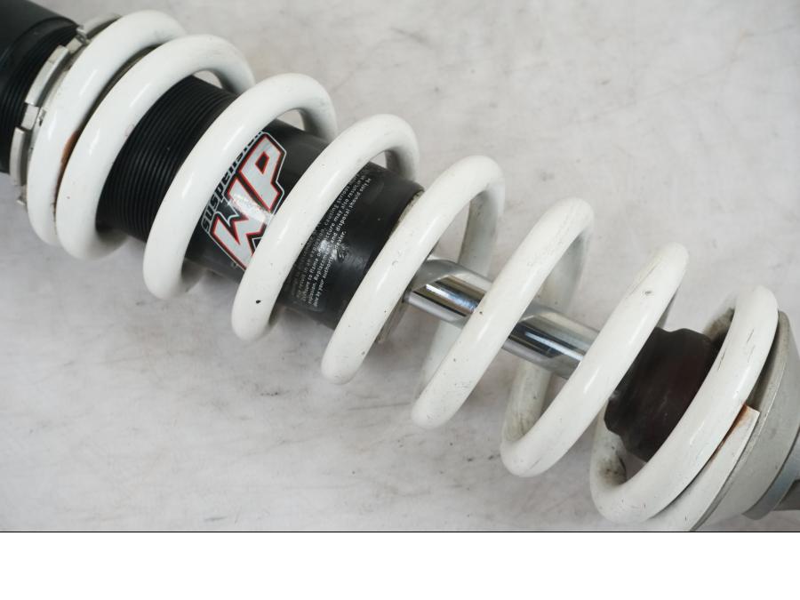 Höger sida på Stötdämpare från en KTM 690 SM R -2009 motorcykel.