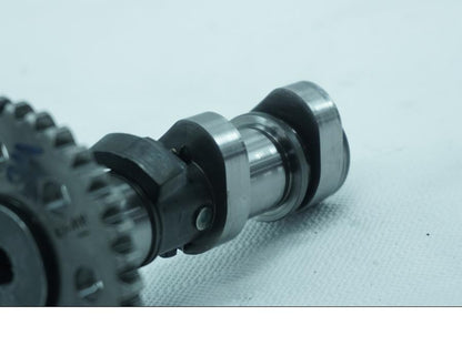 Höger sida på Kamaxel från en KTM Alla -2019 motorcykel.