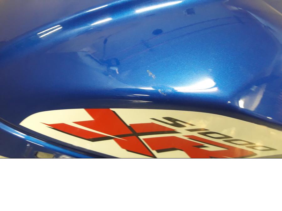 Höger sida på Bensintankskåpa från en BMW S 1000 XR -2017 motorcykel.