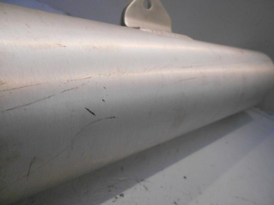 Vänster sida på Ljuddämpare från en Suzuki SV 1000 -2007 motorcykel.