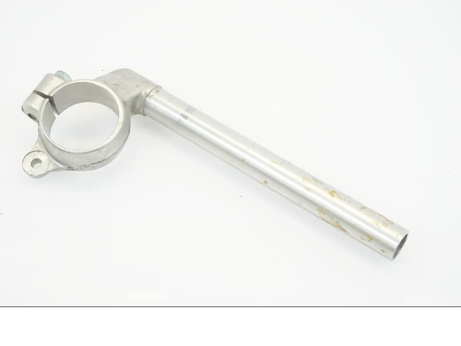 Snett uppifrån på Styre från en Suzuki TL 1000 R -1999 motorcykel.