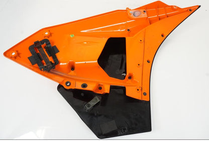 Snett uppifrån på Sidkåpa från en KTM RC 390 -2017 motorcykel.