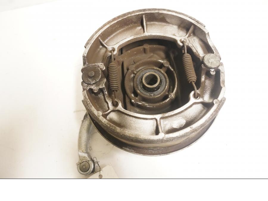 Baksidan på Bromstrumma från en Kawasaki VN 800 -1998 motorcykel.