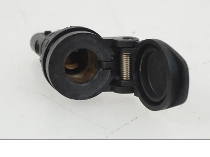 Höger sida på El uttag 12 V från en BMW R Ninet -2017 motorcykel.