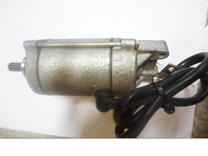 Baksidan på Startmotor från en Honda CBR 900 RR -1997 motorcykel.