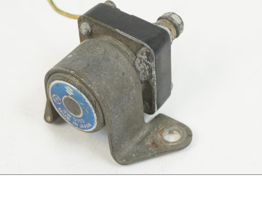 Höger sida på Startrelä från en Suzuki GS 1000 -1978 motorcykel.