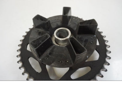 Snett nerifrån på Drevfäste från en BMW S 1000 R -2019 motorcykel.